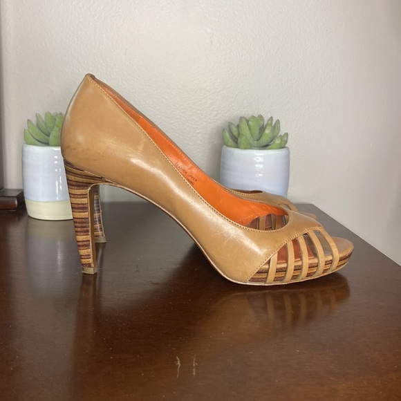 Via Spiga Camel Heels - Picture 2 of 7